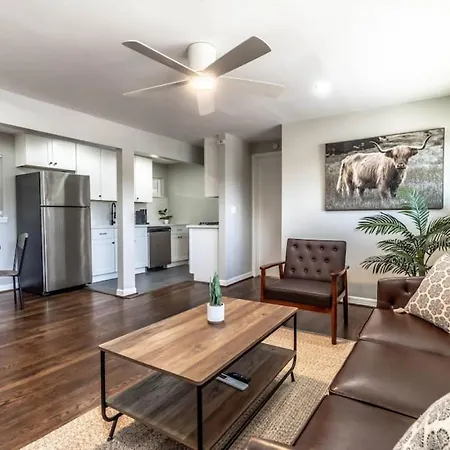 Urban Apartment In The Heart Of Montrose Minutes From Rice University
